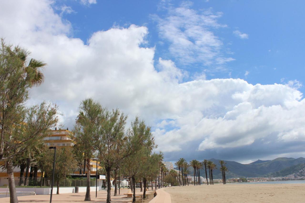 Beautiful 75m2 With View At The Beach, Pool, Parking Appartement *