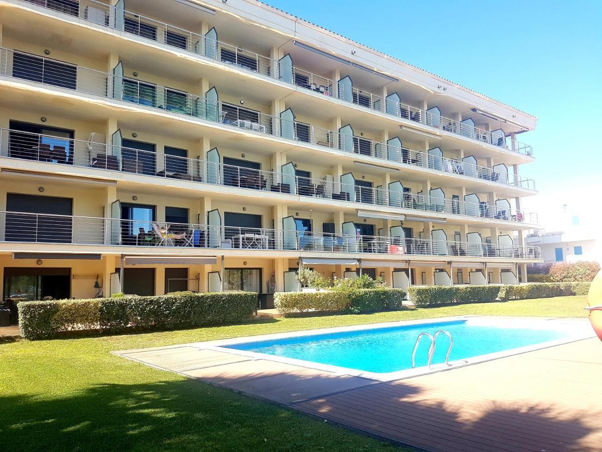 Beautiful 75m2 With View At The Beach, Pool, Parking Appartement
