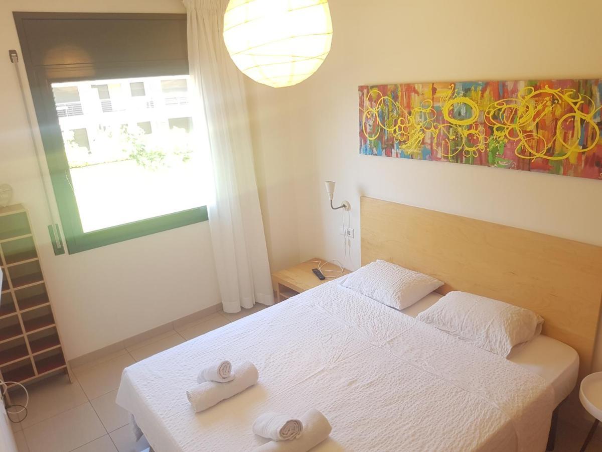 Beautiful 75m2 With View At The Beach, Pool, Parking Appartement Roses